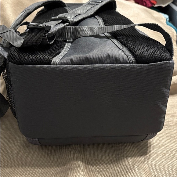 Igloo Laguna Backpack Cooler Bag - Picture 9 of 11